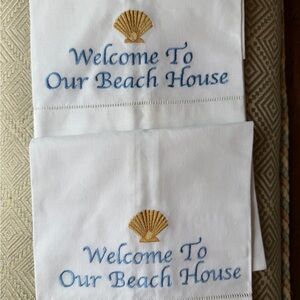 White Beach House Hand Towels with Shell Embroidery NWT LOVELY